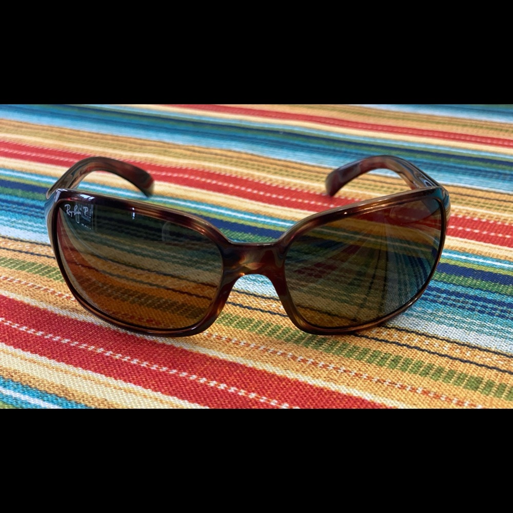 Ray-Ban Sunglasses Polarized 4068 642/57